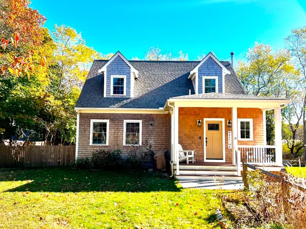10 Combra Way, Oak Bluffs, MA 02557
