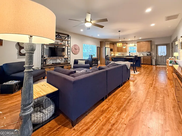 270 Townview Dr — Photo 3