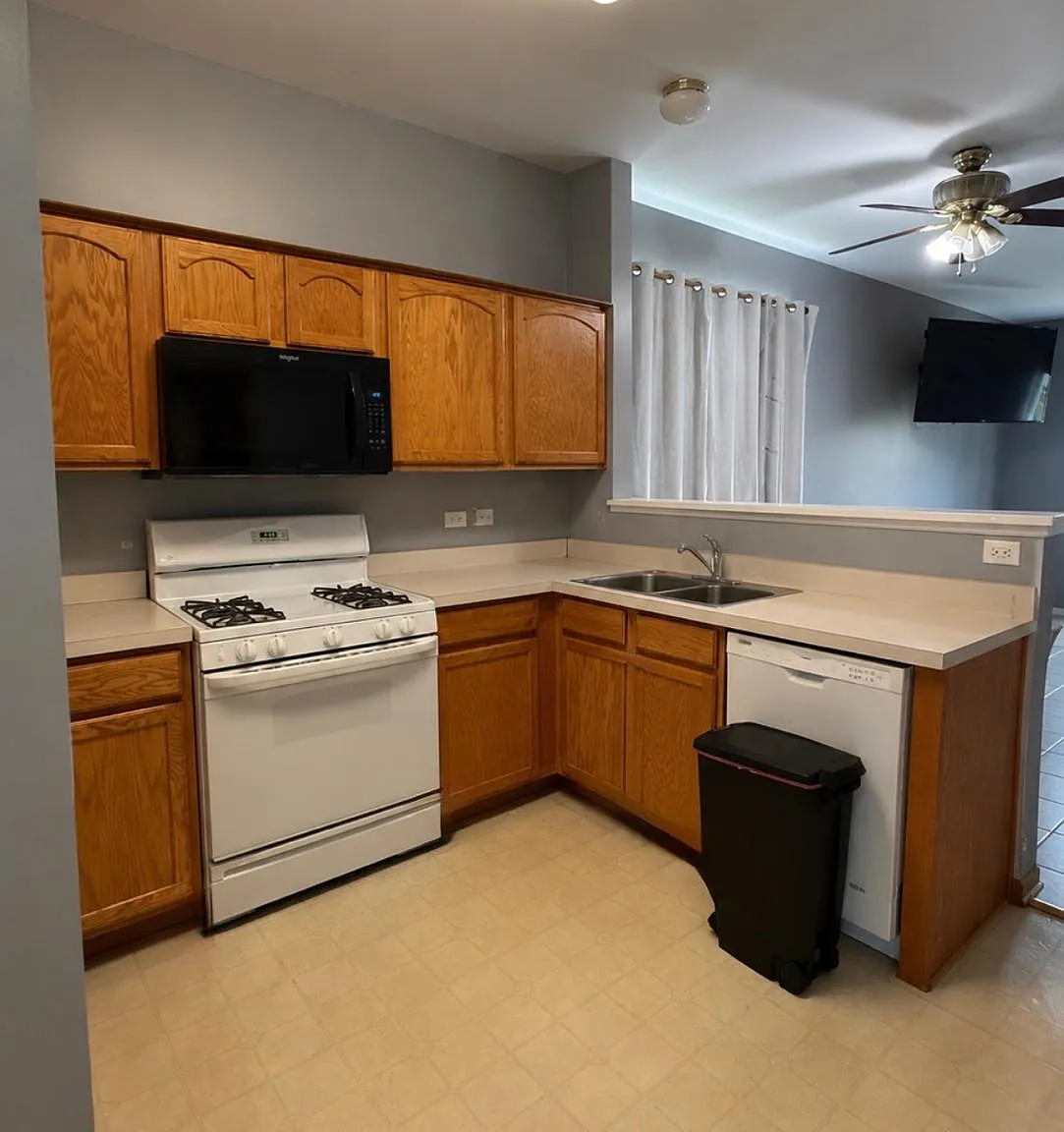 2 bed, 1.5 bath, 934 sqft, $2,100 — Photo 4
