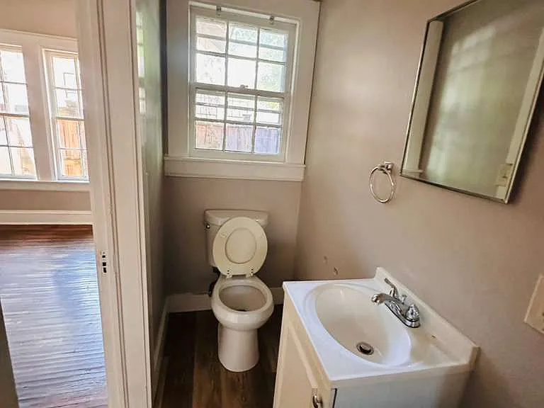 1921 James Ave — Photo 10