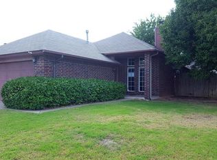631 Stoneridge Dr, Moore, OK 73160