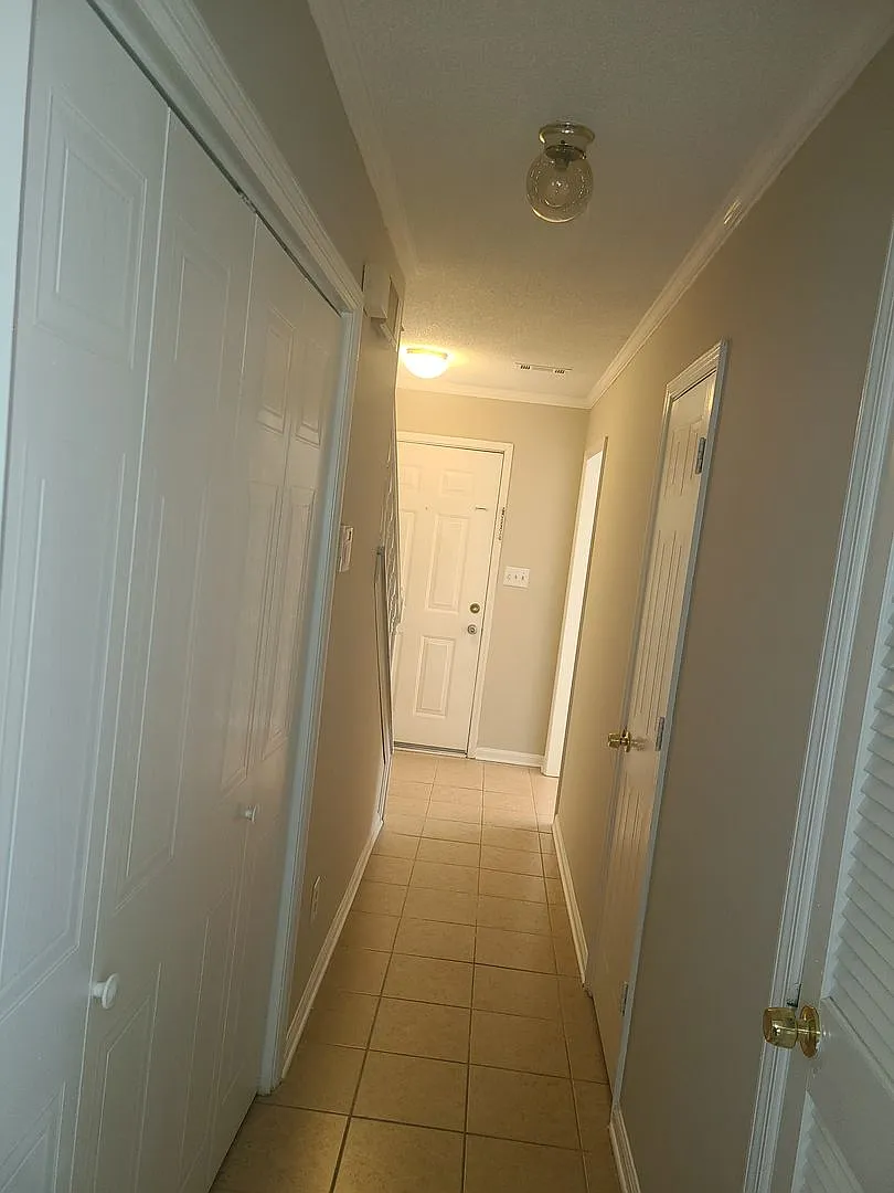 Welcome Home to Comfort and Convenience! — Photo 2