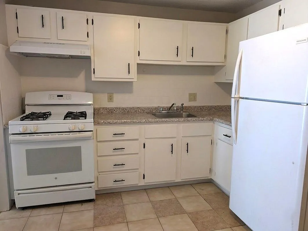 2 bed, 1.0 bath, 764 sqft, $1,800 — Photo 4