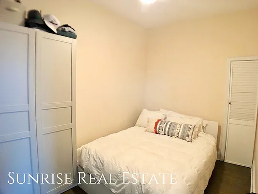 Rented by Sunrise Real Estate | media 25