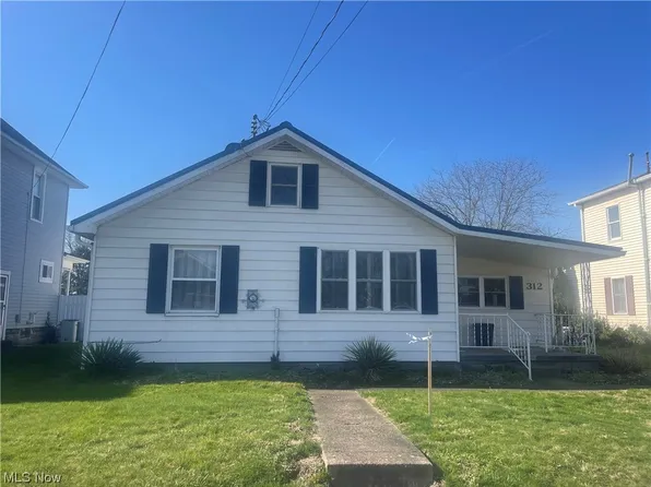 312 39th St, Vienna, WV 26105