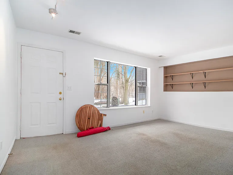 230 Lyn Anne Ct — Photo 9
