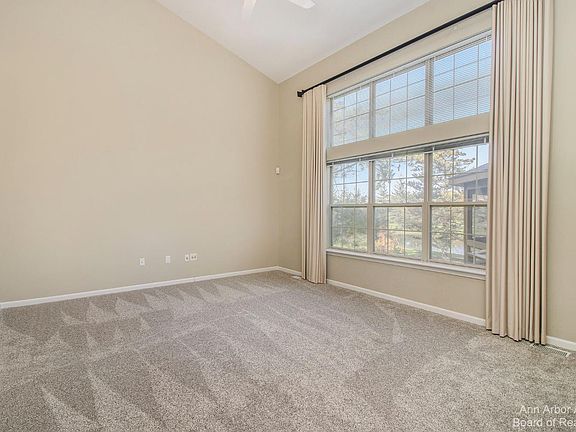 4th image of 5974 Versailles Ave