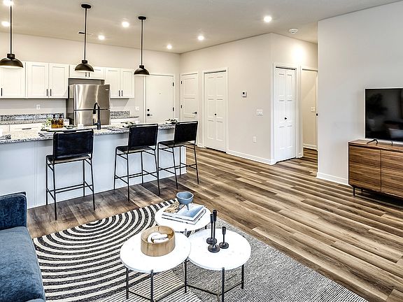 5th image of 1512 Bristol St #1201
