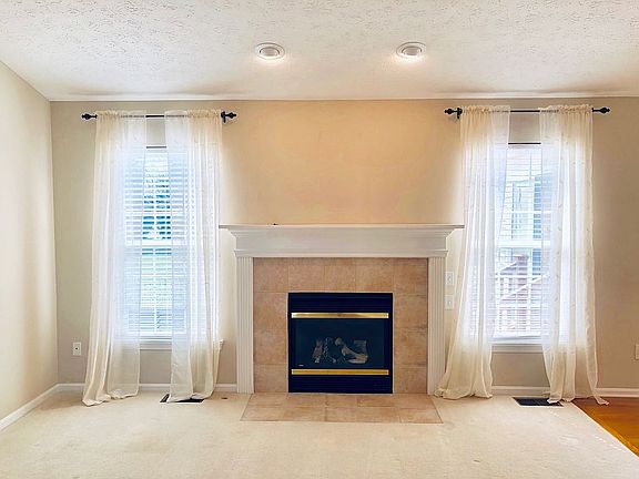 3rd image of 38203 Avalon Dr