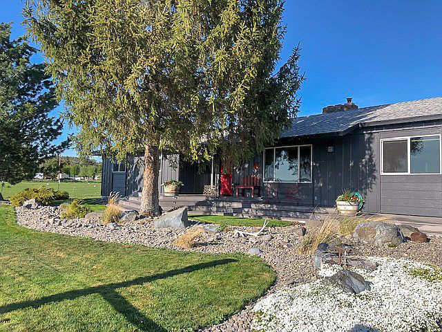 1st image of 223 NE Brennan Ln