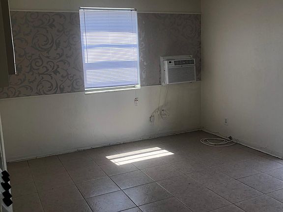 4th image of 1723 Moffett St APT 12