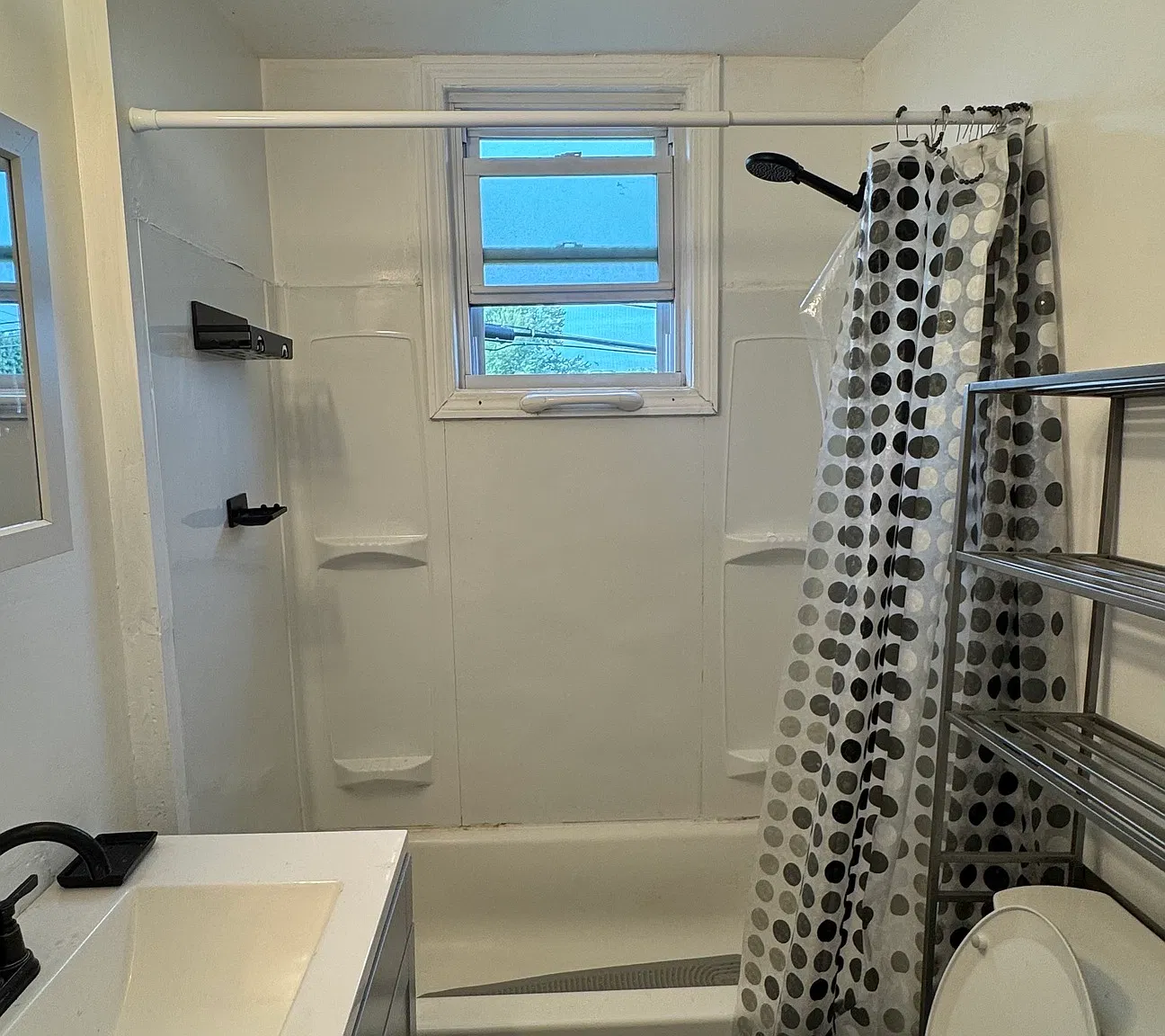 2 bed, 1.0 bath, 2476 sqft, $1,550 — Photo 3