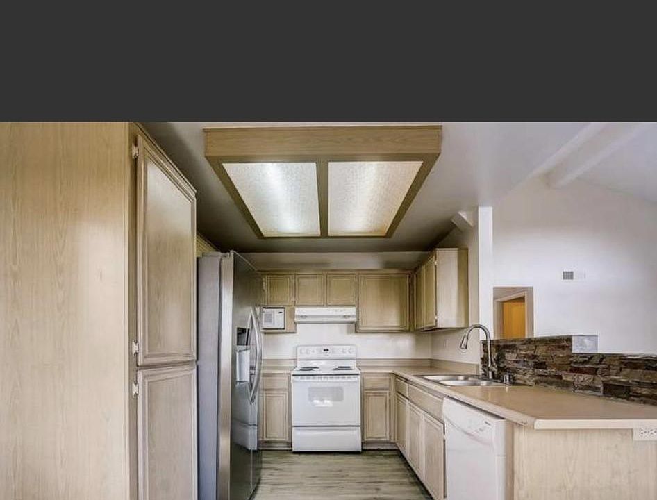 Well furnished kitchen