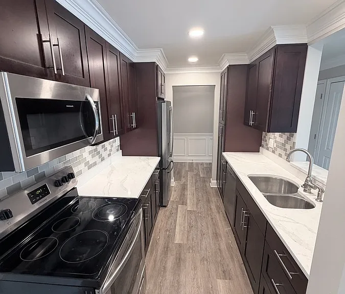 907 Curtiss St #406 — Photo 1