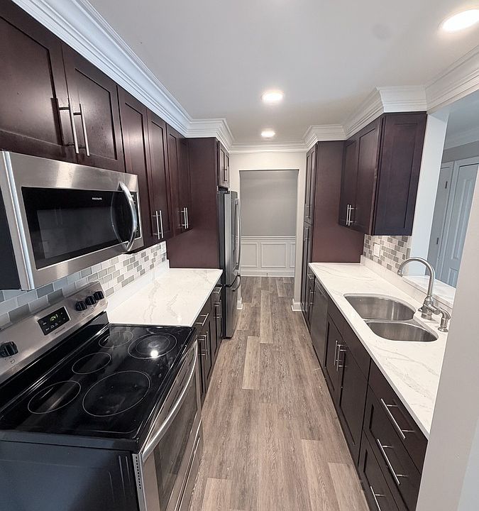 1st image of 907 Curtiss St APT 406
