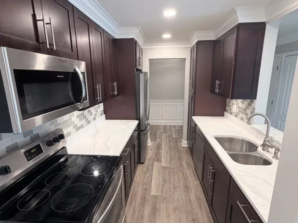 907 Curtiss St APT 406, Downers Grove, IL 60515