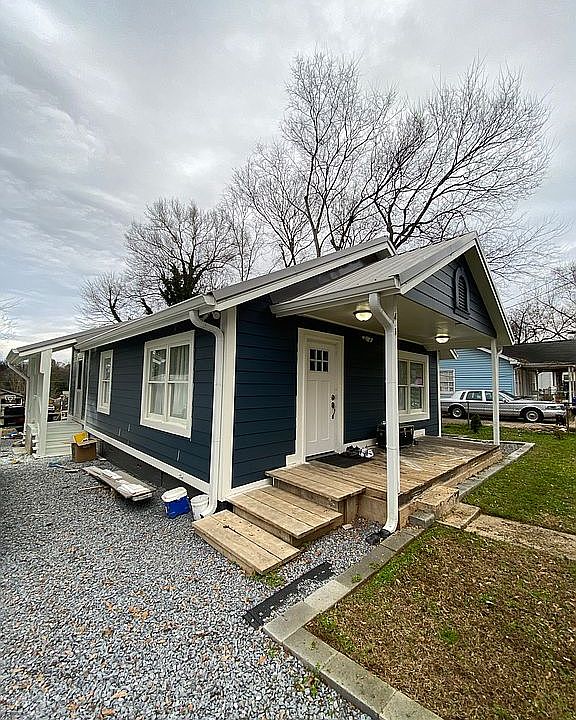 2nd image of 405 E 19th St SW