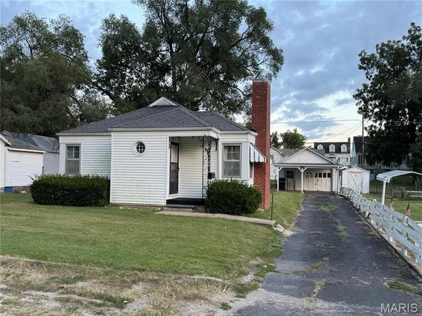 1202 S Carolina St, Louisiana, MO 63353