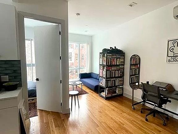 3rd image of 509 Vanderbilt Ave #3R