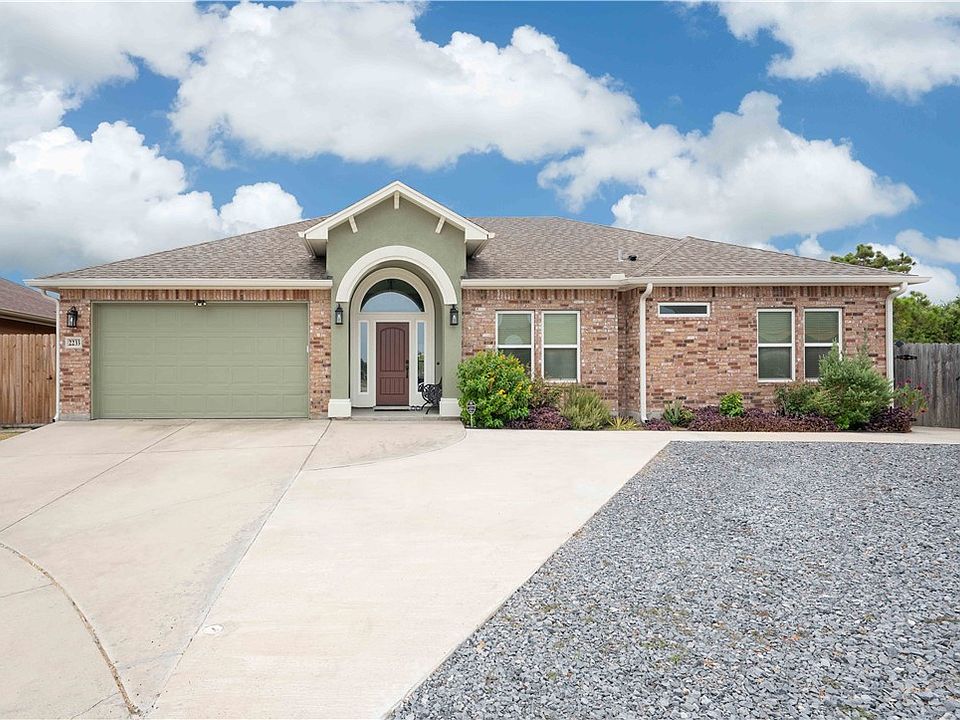 1st image of 2233 Pinehollow Ln