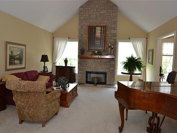 2nd image of 819 River Forest Dr