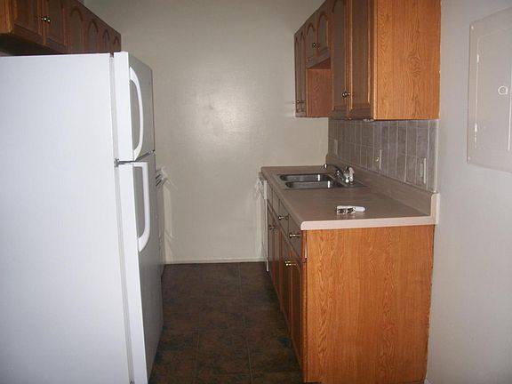 4th image of 608 Midlake Dr