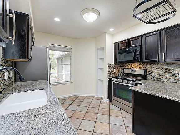 5th image of 4015 Alexandria Dr