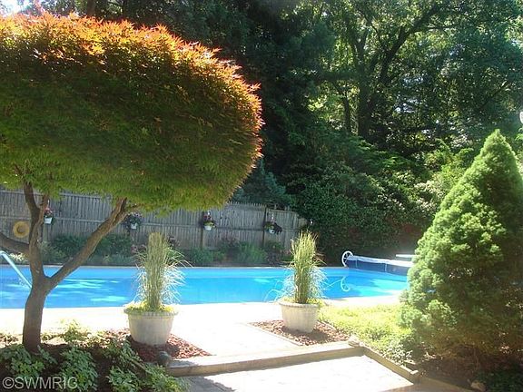 5th image of 7171 Dorset Dr SE