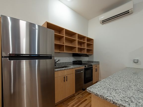 5th image of 1733 Elm St #1C