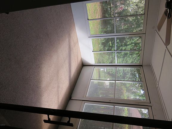 3rd image of 1020 NE 30th Ave APT 104
