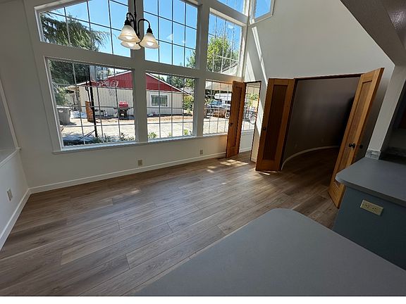5th image of 649 SE Cedar St
