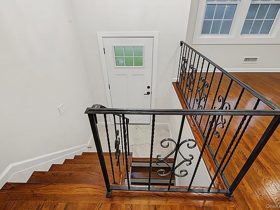 3rd image of 414 Westview Avenue
