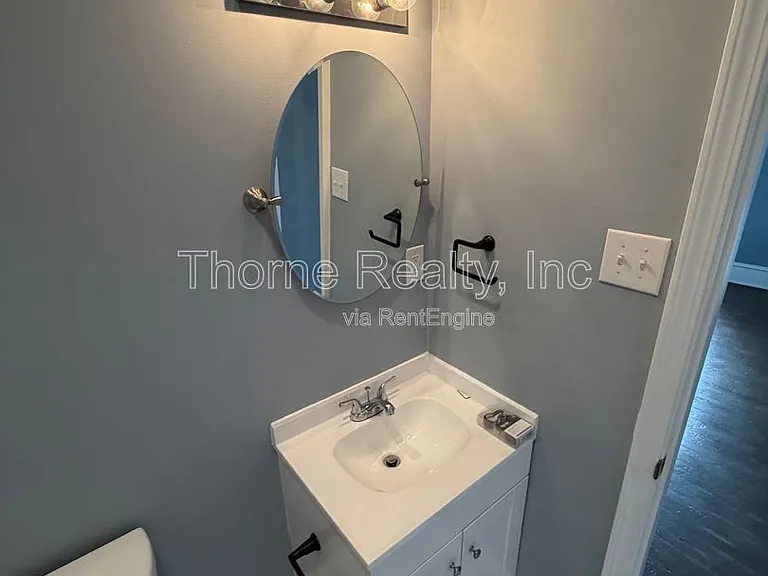 412 W Walnut St — Photo 5