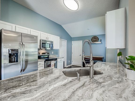 5th image of 12652 Willow Springs Ct