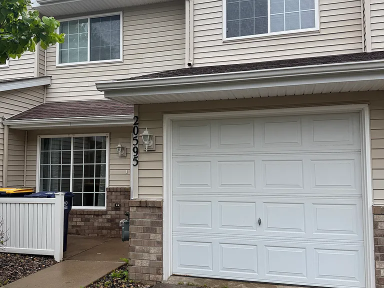20595 Abbey Ln — Photo 3
