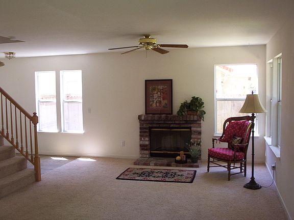 Living Room w/fireplace