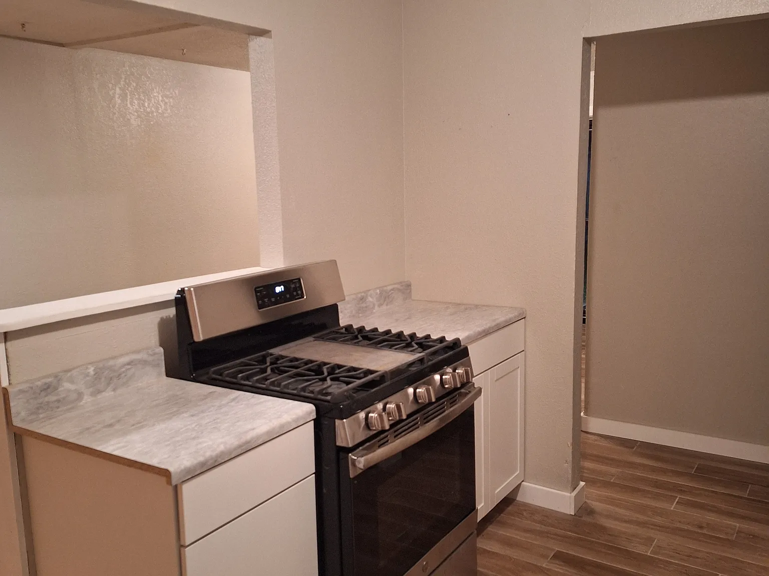3 bed, 1.5 bath, 1044 sqft, $1,600 — Photo 3