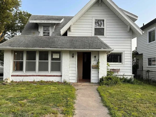 912 8th St, Fairbury, NE 68352