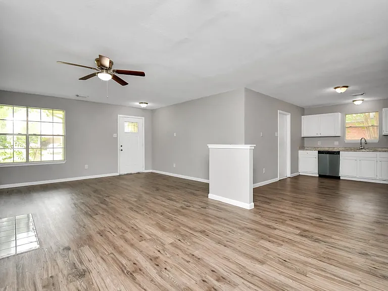 8106 Claiborne St — Photo 9