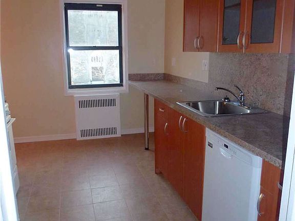 4th image of 65 Hilbert St APT 3C