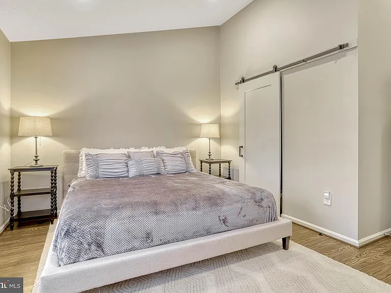 7598 N Lakeside Village Dr — Photo 16