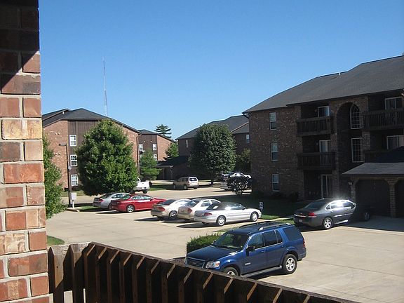 3rd image of 1 Silver Oaks Ln APT 4