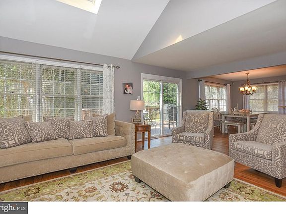 4th image of 368 Misty Vale Dr