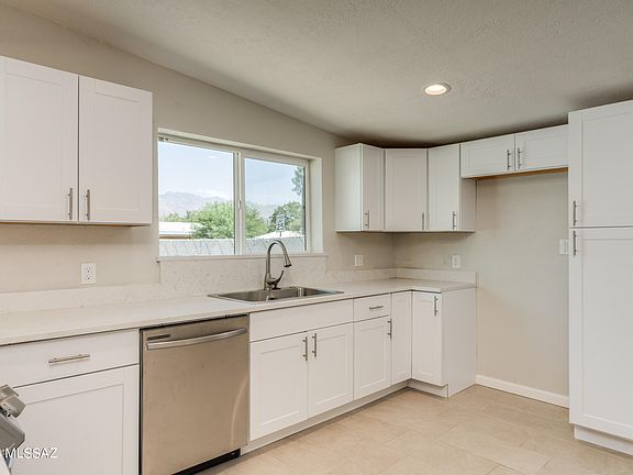 5th image of 3060 N Dodge Blvd