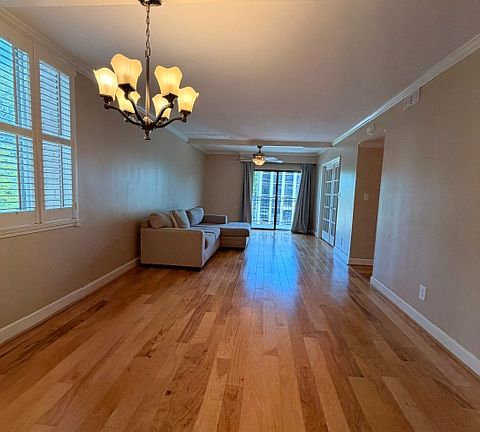 5th image of 619 King St APT 201