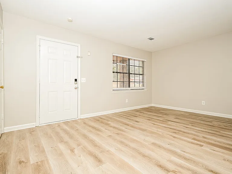 107 Fairview Pl — Photo 3