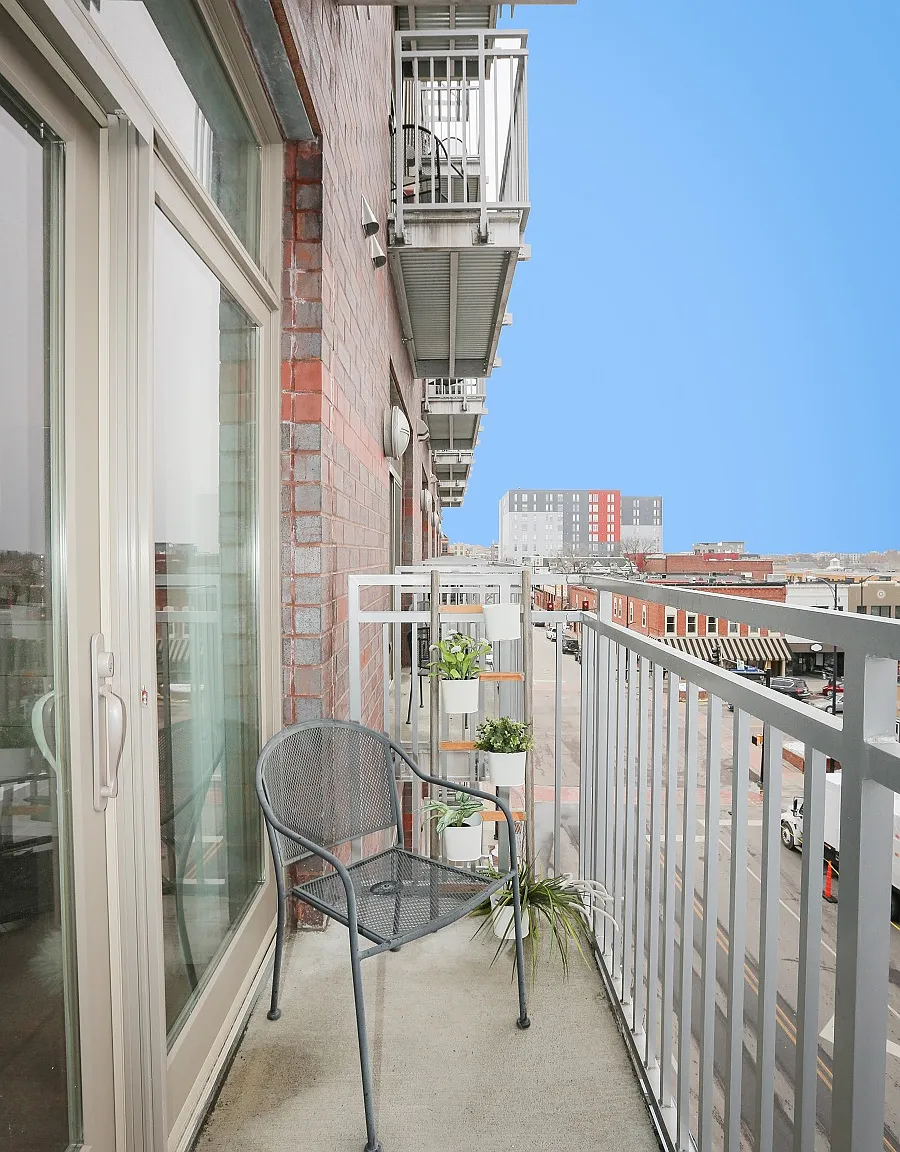 Lofts on Broadway — Photo 2