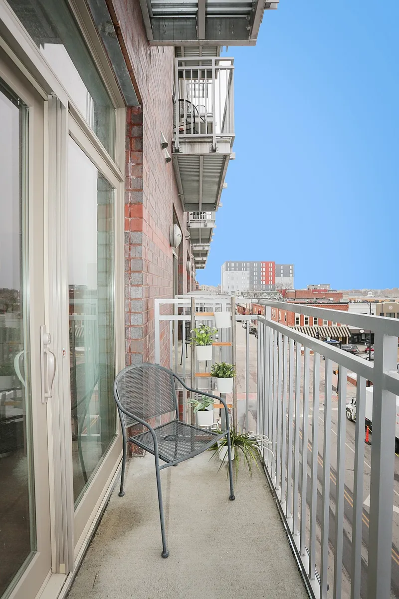 Building Photo - Lofts on Broadway