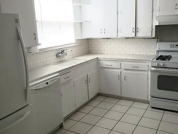 4th image of 518 Normandy Ave