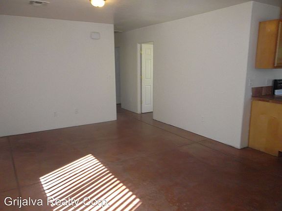 4th image of 1919 S 8th Ave Unit 01